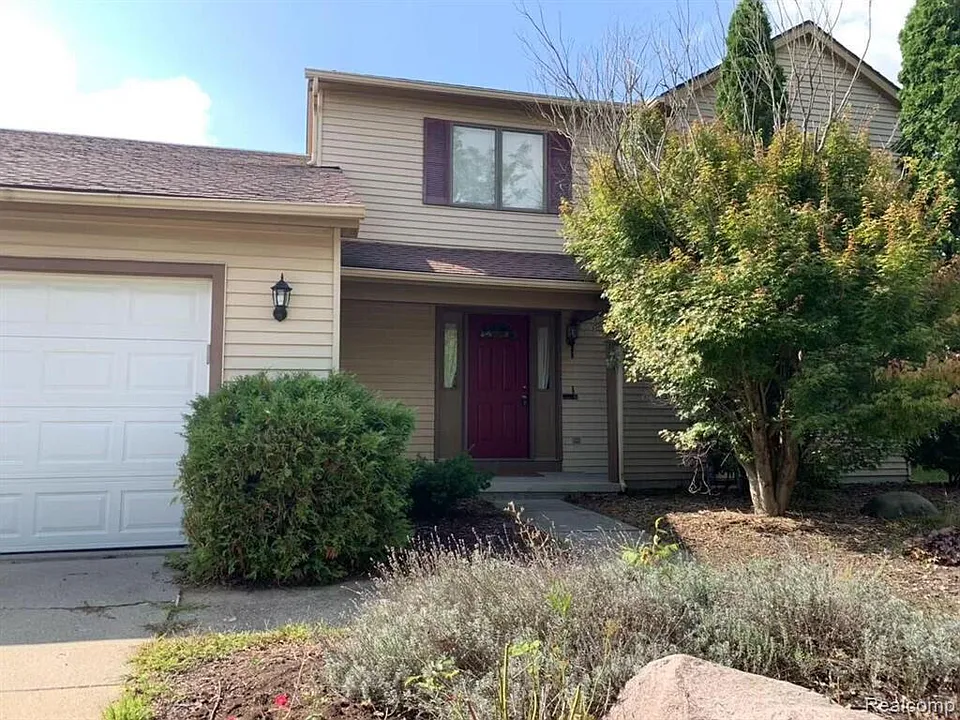 624 Burr Oak Dr