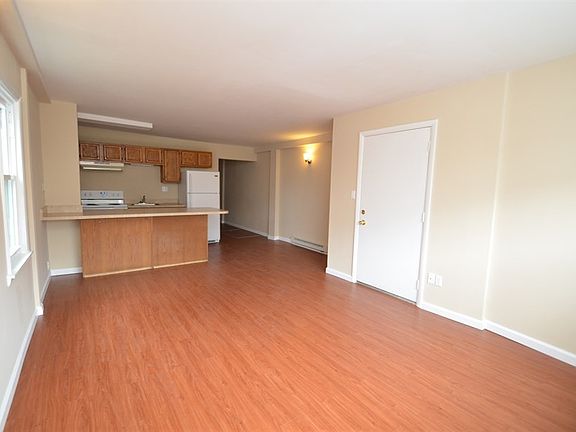 3rd image of 182 N Courtland St #A