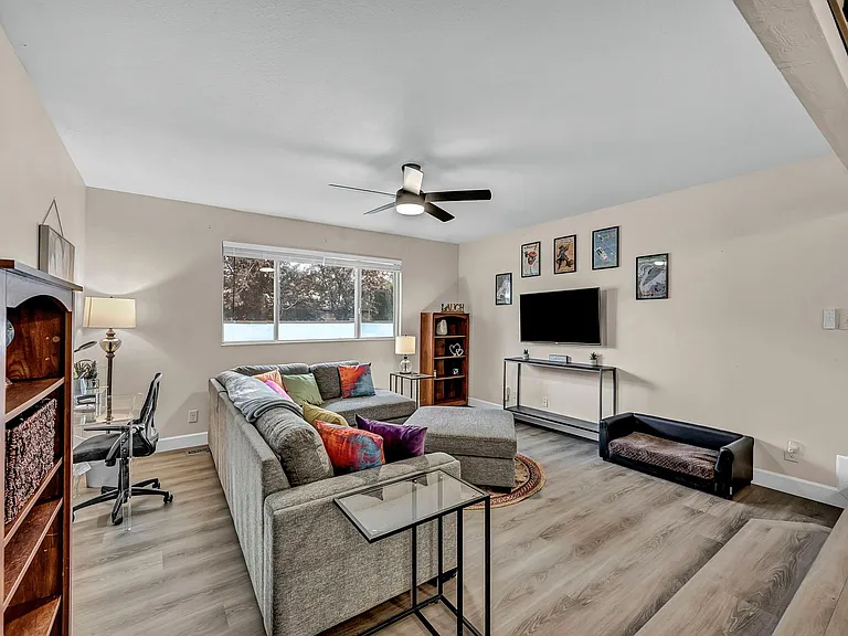 1490 Foster Dr — Photo 9