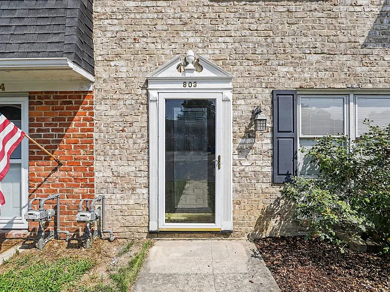 803 Hills Dr — Photo 3