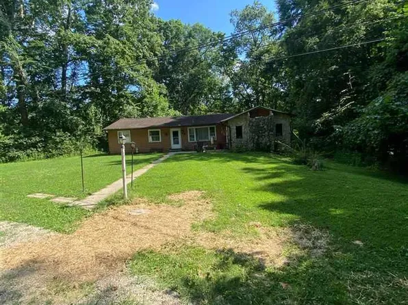864 S Hilltop Dr, Spencer, IN 47460