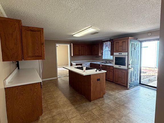 5th image of 301 Oak St