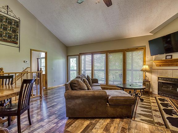5th image of 1024 Twin Oaks Rd