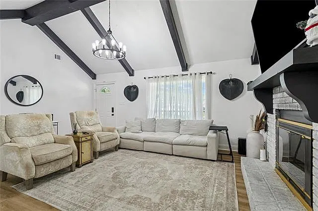 3 bed, 2.0 bath, 1500 sqft, $2,000 — Photo 3