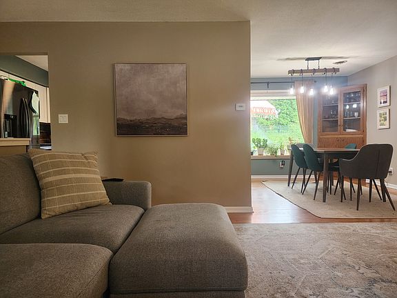 3rd image of 2816 Fernwood St