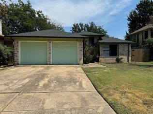 6511 Devine Dr, Arlington, TX 76001