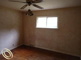 4th image of 18212 Woodbine St