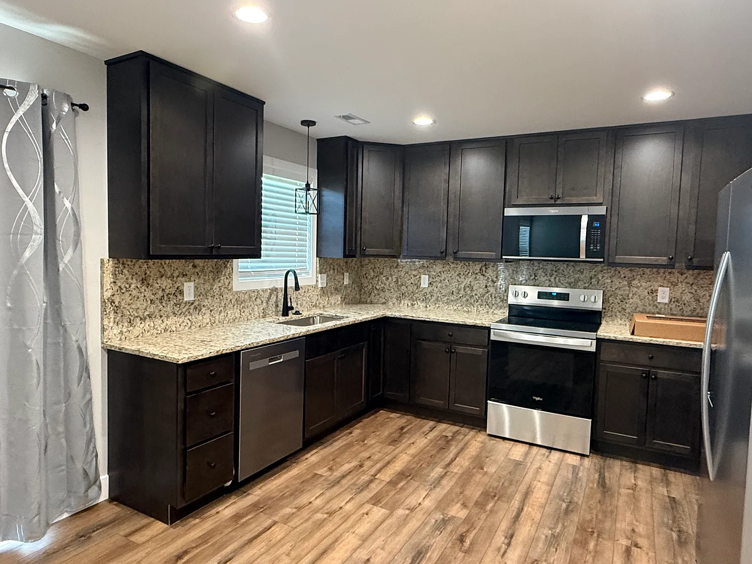 4 bed, 1600 sqft, $2,300 — Photo 2