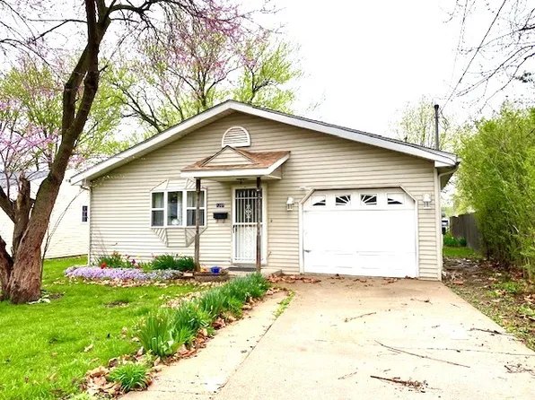 1207 Avenue J, Sterling, IL 61081