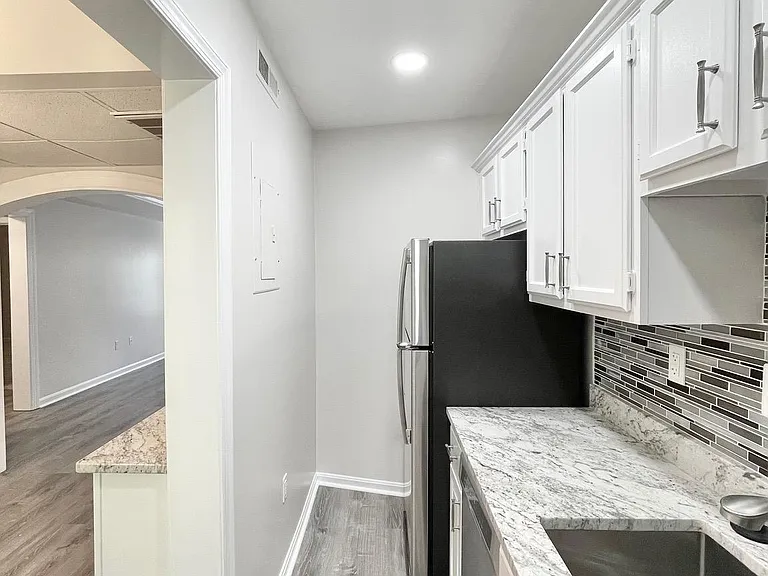 1748 N Rhodes St #6-321 — Photo 19