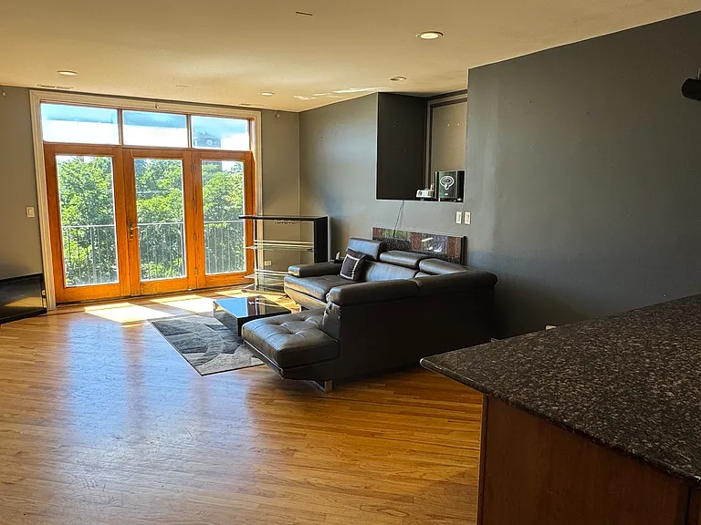 3921 S Indiana Ave #4N — Photo 2