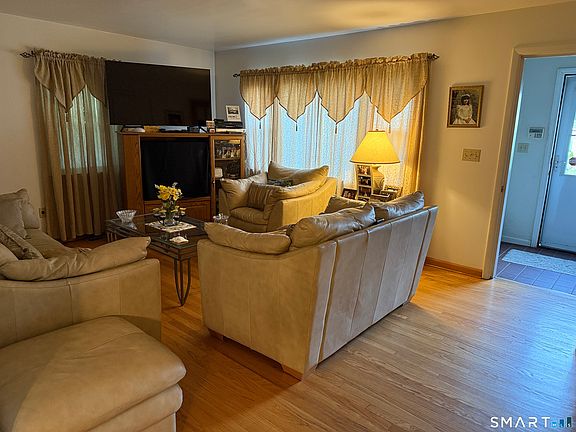 5th image of 93 Ridgewood Avenue