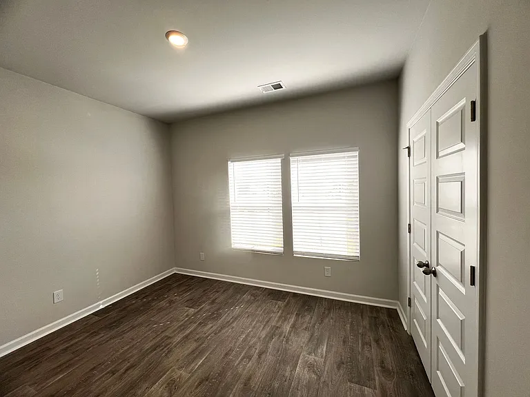 104 Dogwood Ln — Photo 4