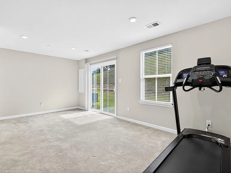526 Dogwood Ln — Photo 32
