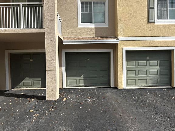 3rd image of 6370 Emerald Dunes Dr APT 302