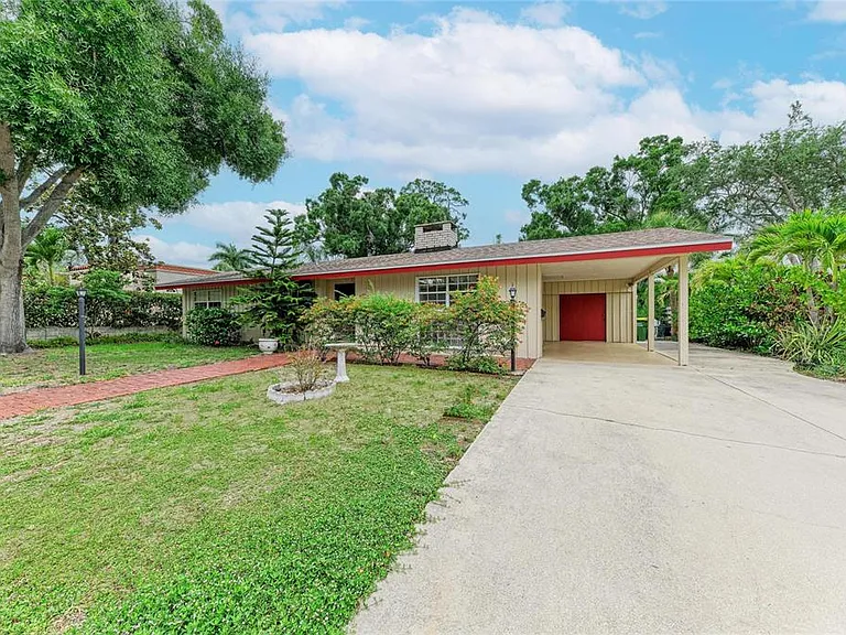 1827 Alta Vista St — Photo 2