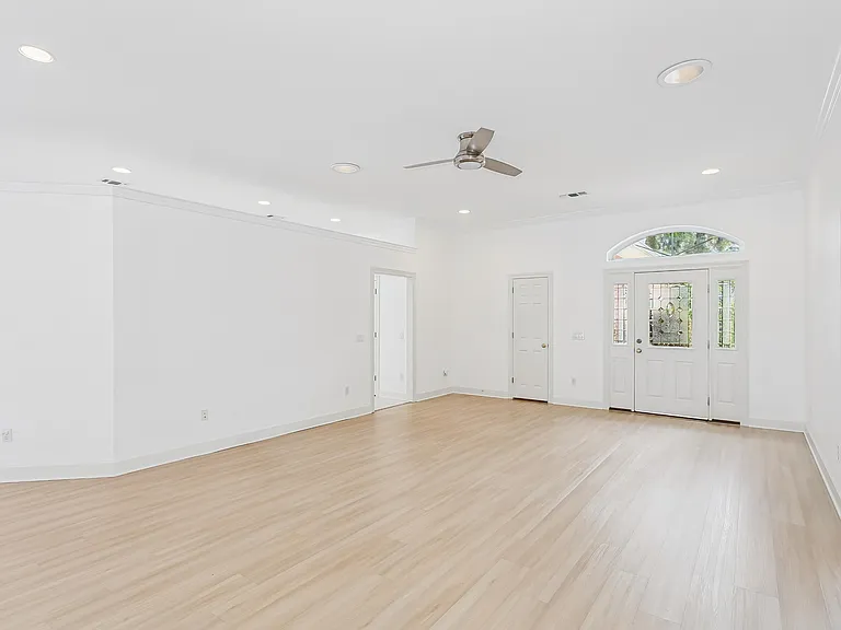 5930 Hermitage Dr — Photo 6