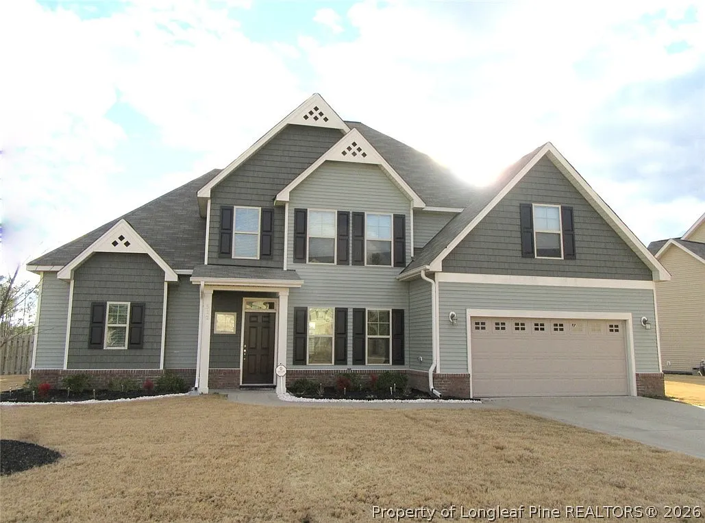 4 bed, 3.5 bath, 3190 sqft, $2,500 — Photo 1