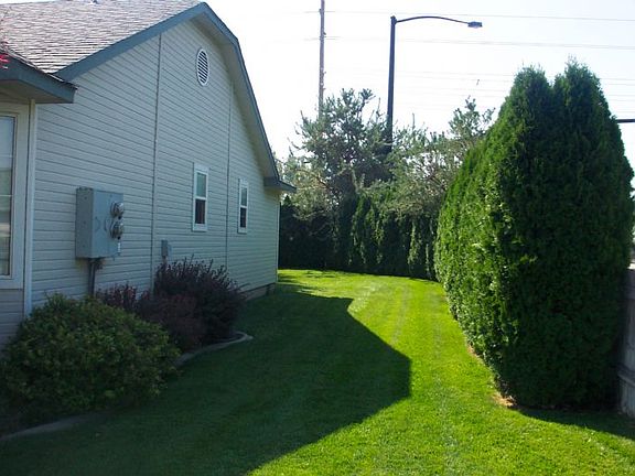 5th image of 3210 N Mitchell St