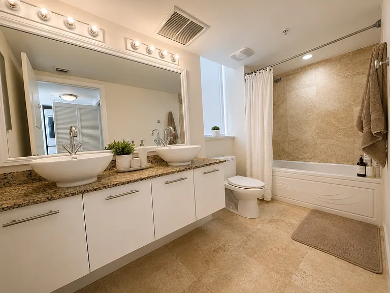 41 SE 5th St #2101 — Photo 20