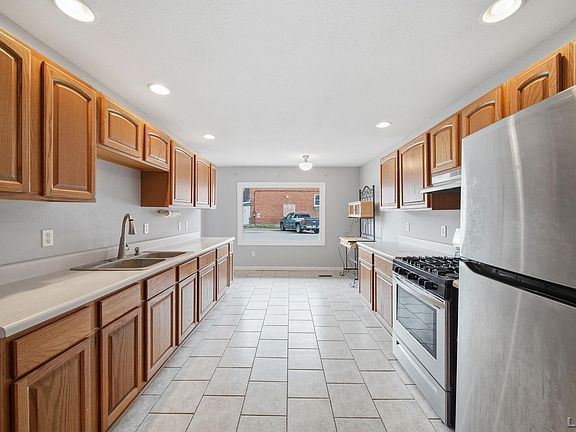 4th image of 106 N Talbot St