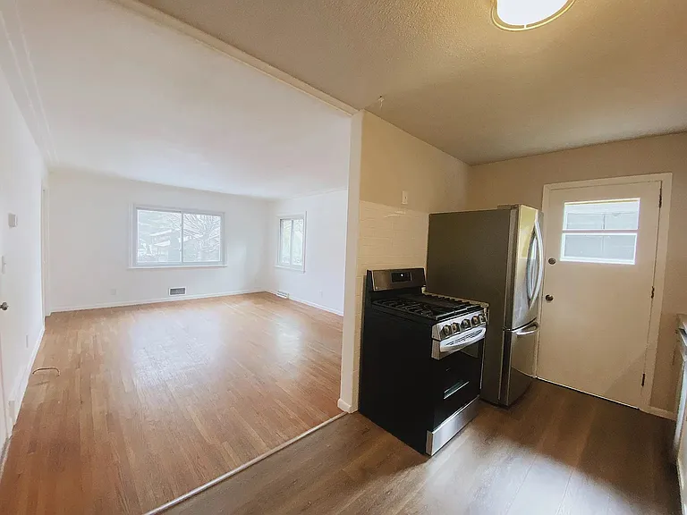 3044 Buchanan St NE — Photo 5