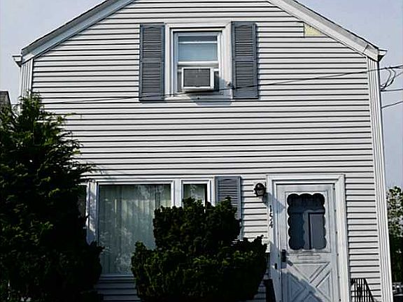 3rd image of 154 Freeborn Ave