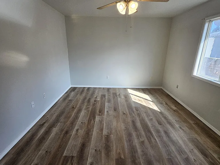 320 S Holly St — Photo 10