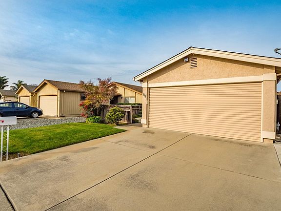 2nd image of 717 Cedar Dr