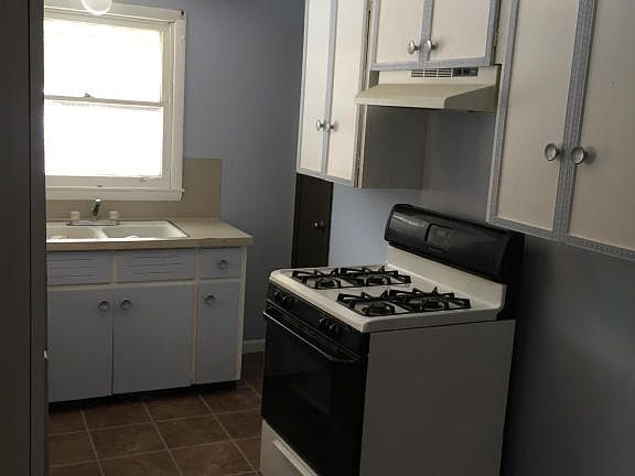 4th image of 2105 Jarman St
