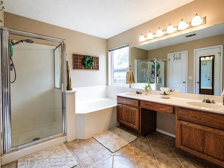 12900 Medina River Way — Photo 12