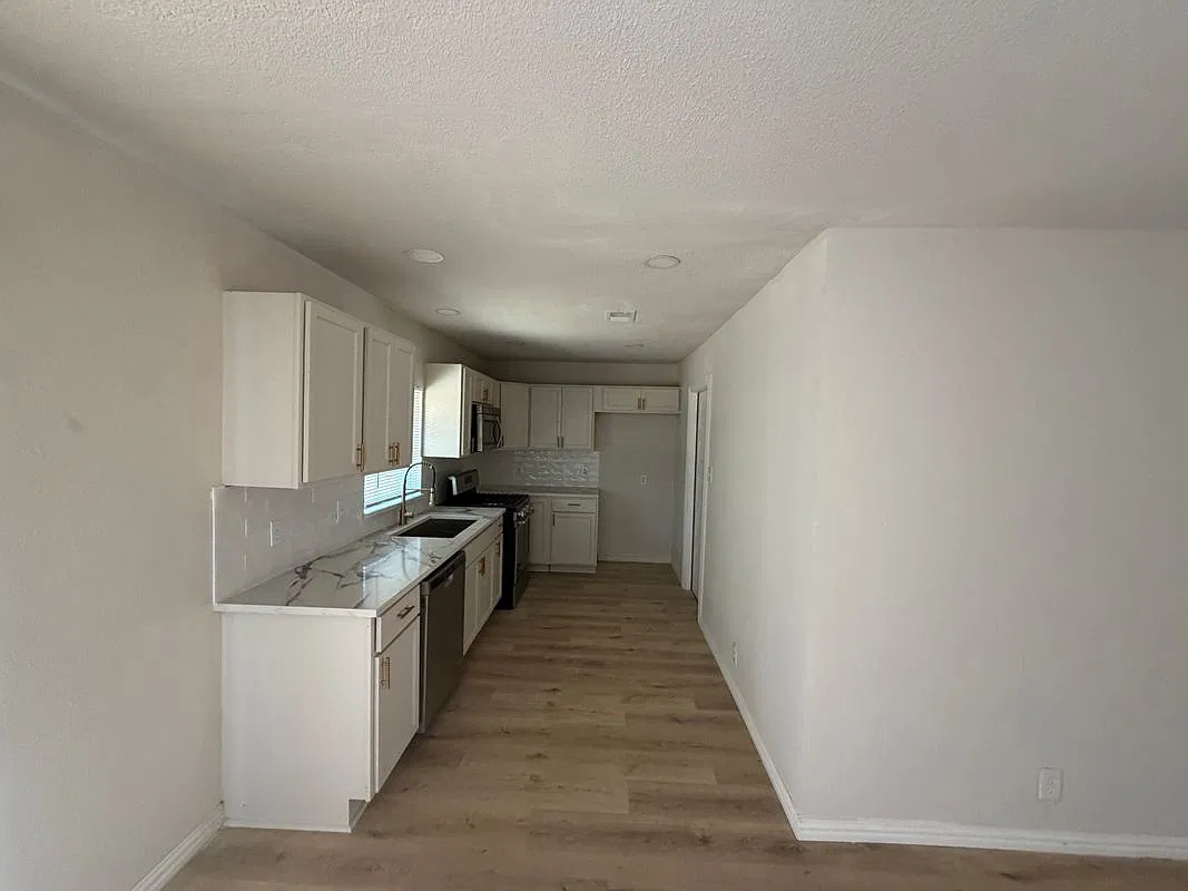 3 bed, 2.0 bath, 1218 sqft, $2,100 — Photo 3