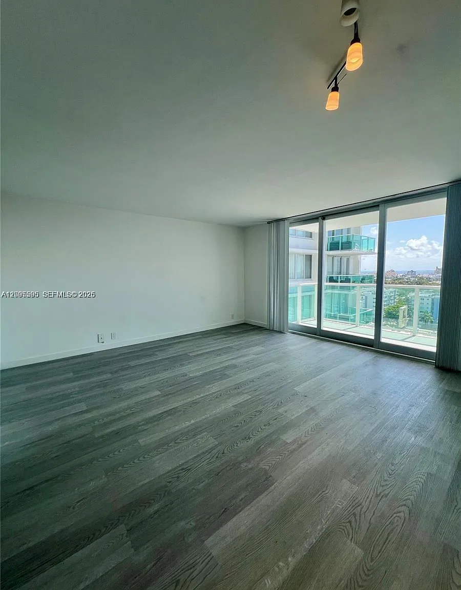 Mirador 1000 Condo — Photo 3