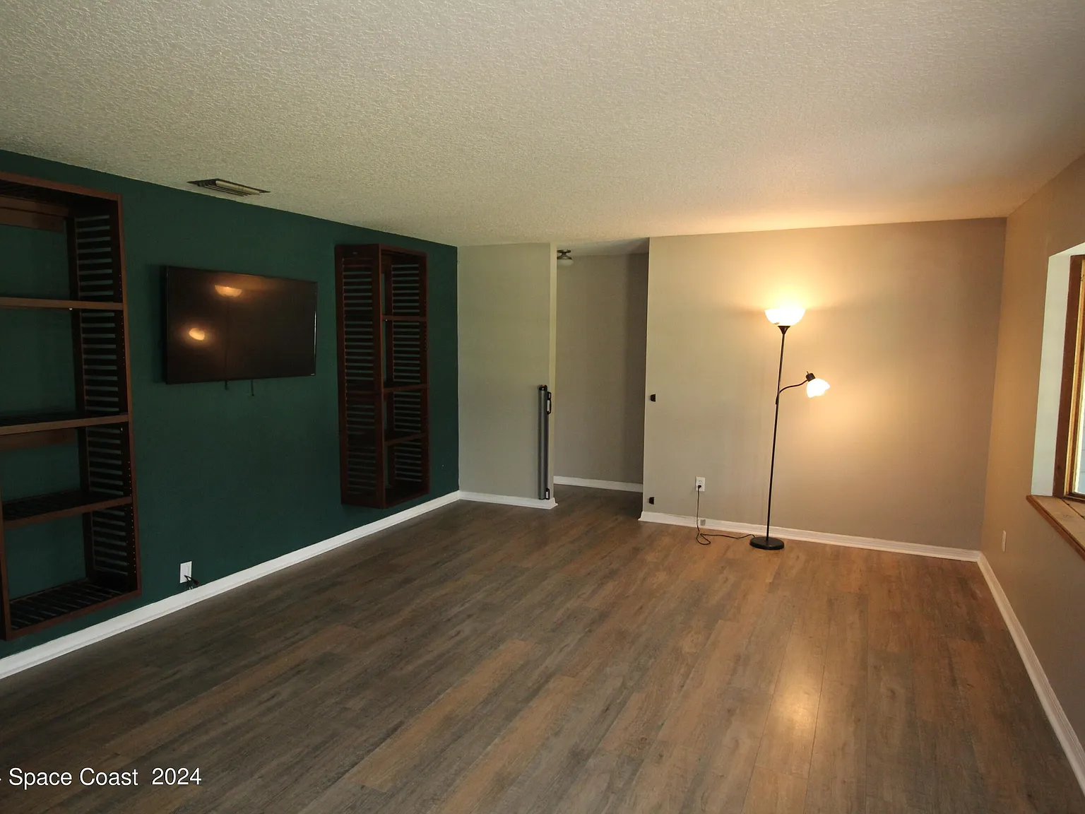 3 bed, 2.0 bath, 1731 sqft, $2,300 — Photo 3