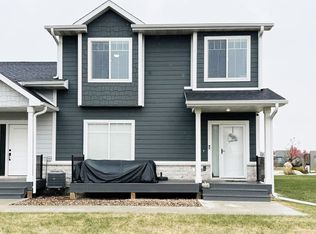 9110 Spring Crest Ln, West Des Moines, IA 50266