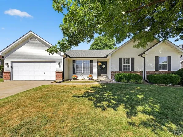 1305 Grand Canyon Dr, Wentzville, MO 63385