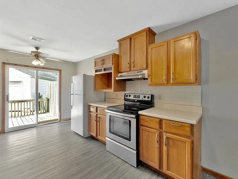 1937 N Garland Ave — Photo 8