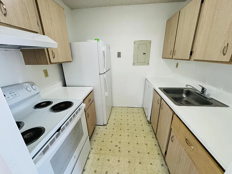 1068 N Benoist Farms Rd #312 — Photo 3