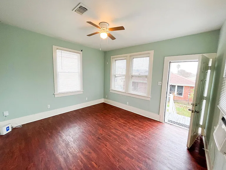 4114 Avenue S 1/2 #A — Photo 2