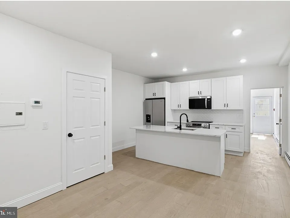 935 E Passyunk Ave #1