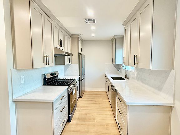 5th image of 5607 N Muscatel Ave #A