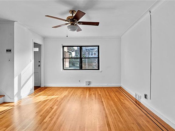 3rd image of 831 E 232nd St
