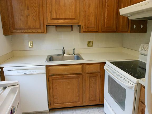 5th image of 2507 Arlington Blvd APT 302