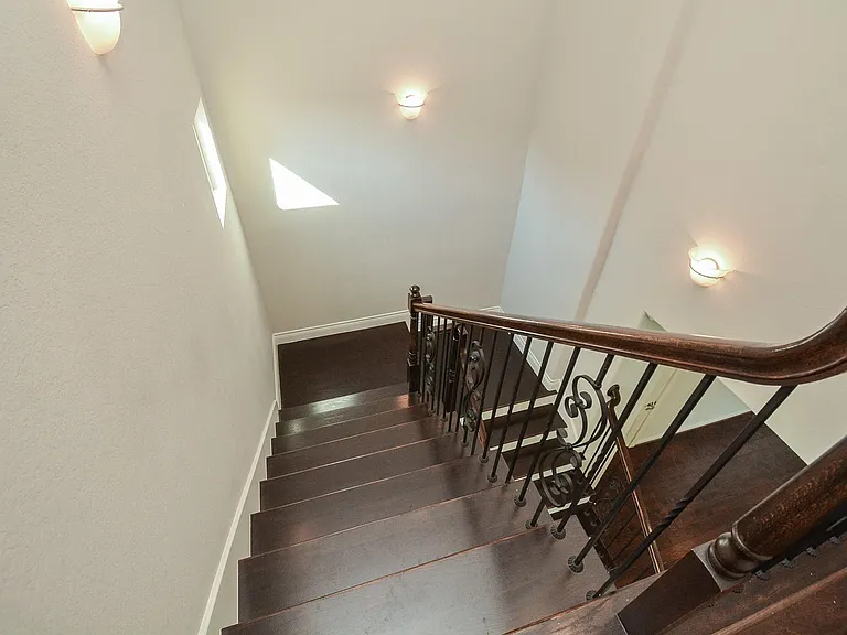 1610 Parker St — Photo 17