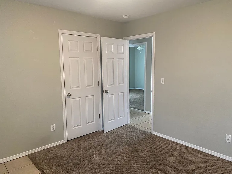 111-113 Cherokee — Photo 10