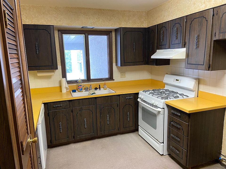 Kitchen area with adjoining Breakfast room