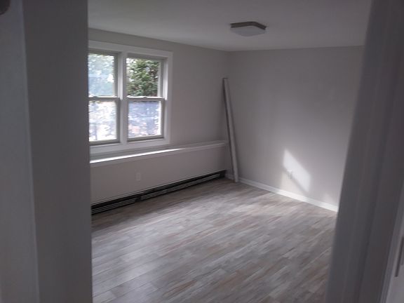 5th image of 81 Totten Ave