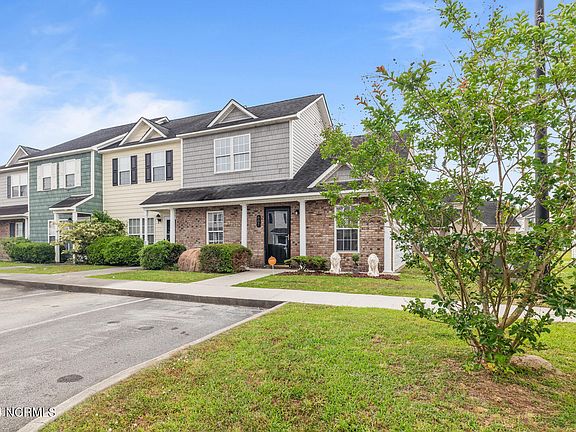 3rd image of 807 Springwood Drive