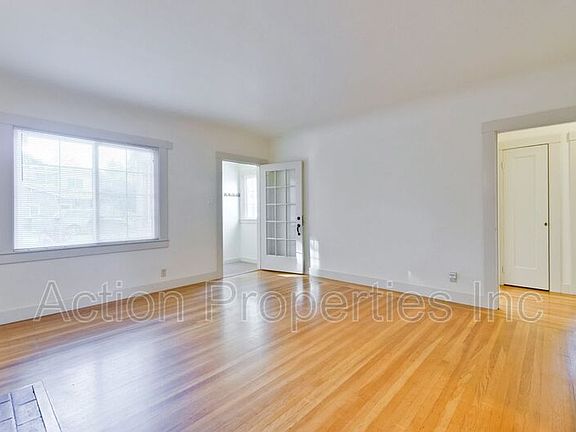 3rd image of 189 Oak Ct