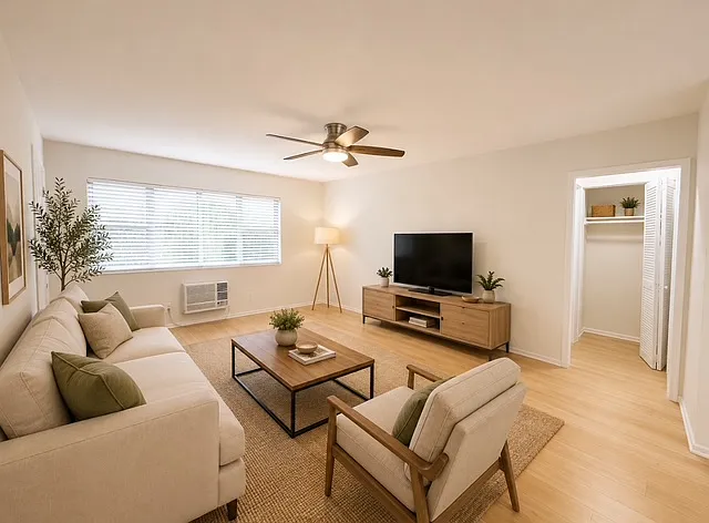 1937 N Bronson Ave #6 — Photo 8